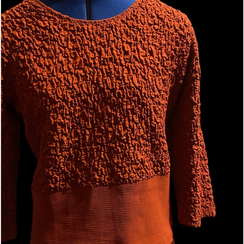 Gw. Orange lightweight sweater, made in Usa